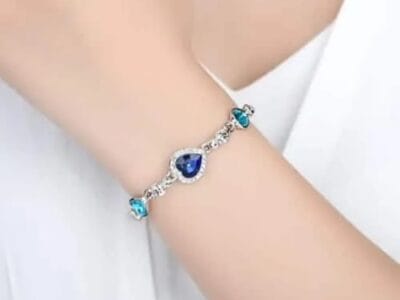 Artificial Diamond Inlaid Crystal Bracelet Heart-shaped Zircon Elegant And Romantic Women , Diameter: 5.7 cm, Perimeter: 18 cm (Blue)