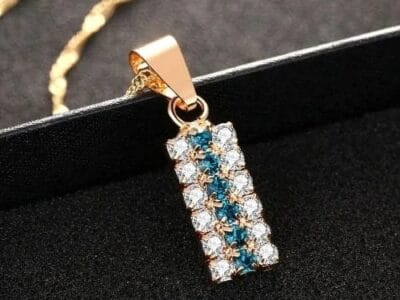 18k Gold Cylindrical Hidden Green And White Crystal Mixed Pendant Necklace (Green)