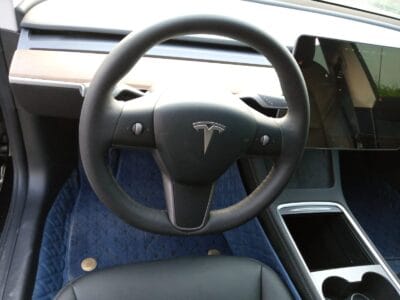 TESLA MODEL 3 COLOR BLACK MODEL YEAR 2021
