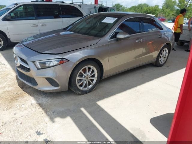 MERCEDES-BENZ A 220 2019