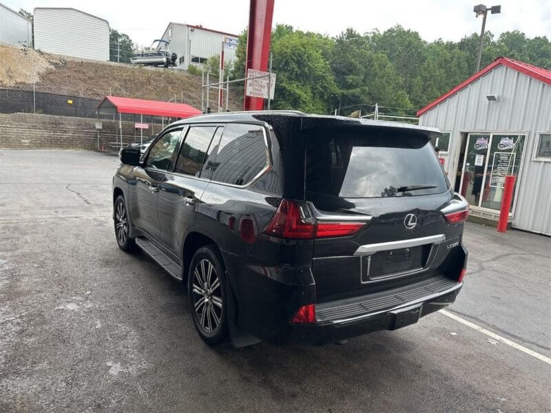 Lexus LX 570 2019 with 8 cylinders