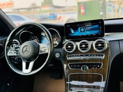 Mercedez-Benz C300 2019 with 4 cylinders