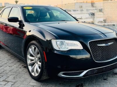 CHRYSLER 300 2019 with 6 cylinders