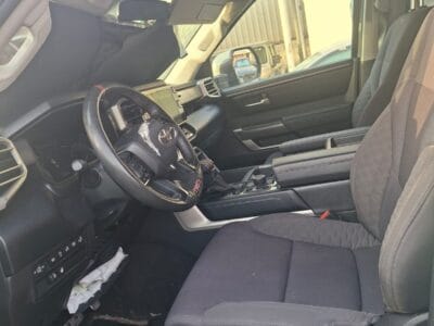 Toyota Tundra 2022 with 6 cylinders