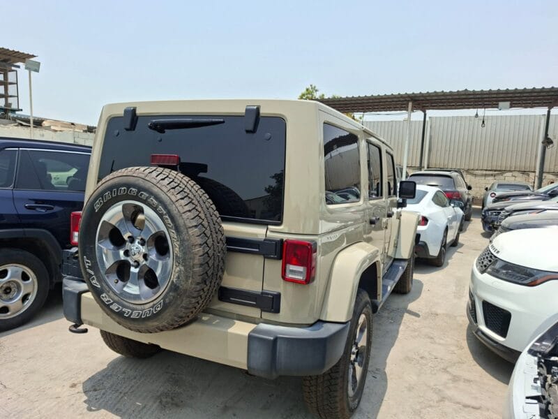 Jeep Wrangler 2017 with 6 cylinders