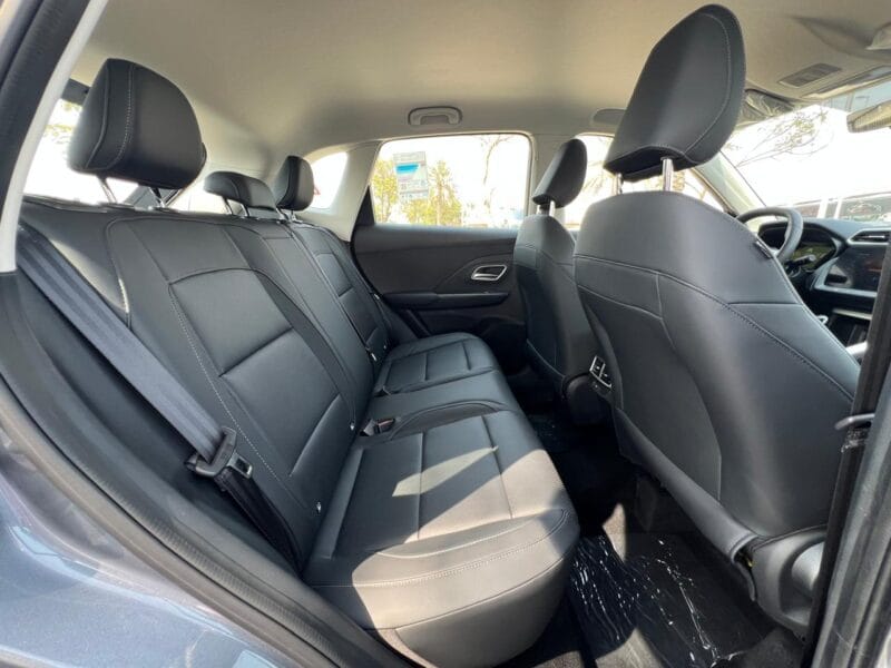 MG ZS LUXURY 2025 with 4 cylinders
