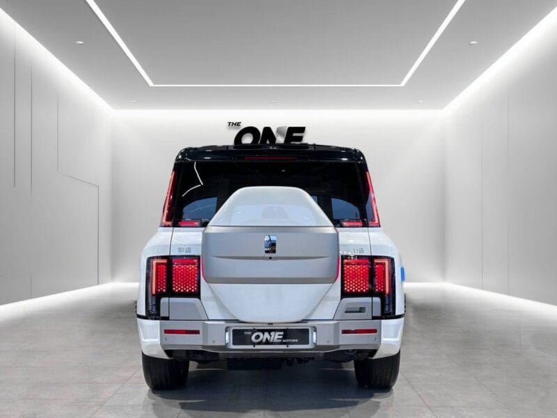 Brand new BYD YANGWANG U8 2025 luxury plug-in hybrid SUV