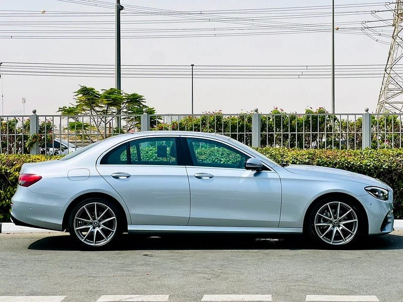 MERCEDES-BENZ E200 2023