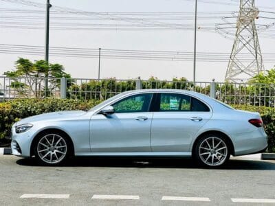 MERCEDES-BENZ E200 2023