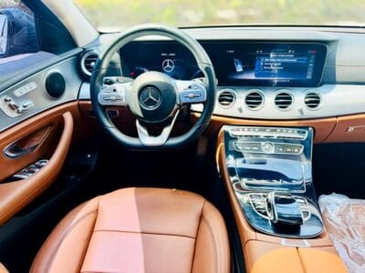 MERCEDES-BENZ E300 2020