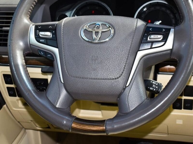 Toyota Land Cruiser Grand Touring 2019