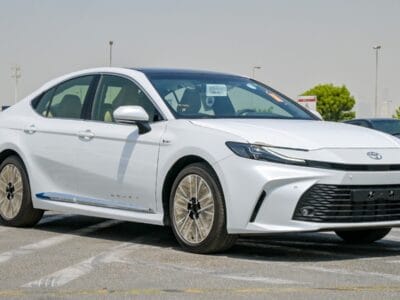 Toyota Camry LE 2.5L Hybrid 2025