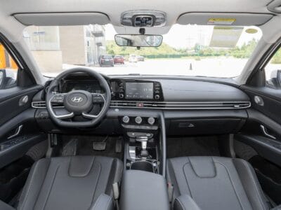 Hyundai Elantra 2025