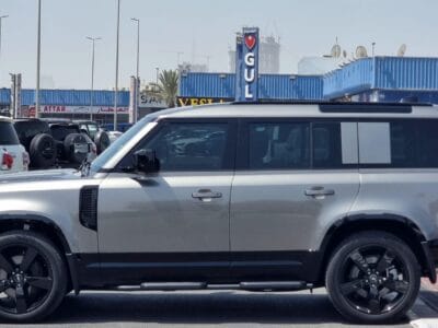 Land Rover Defender 2025
