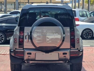 Land Rover Defender 2025