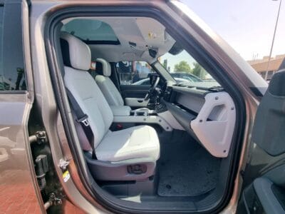 Land Rover Defender 2025