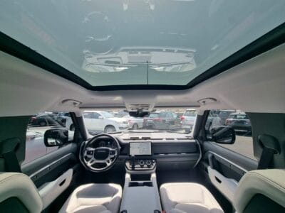 Land Rover Defender 2025