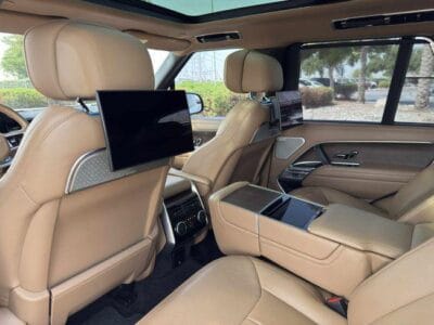 Land Rover Range Rover Autobiography P530 4.4L 2023 - NEAT AND CLEAN UNDER WARRANTY AND SERVICE