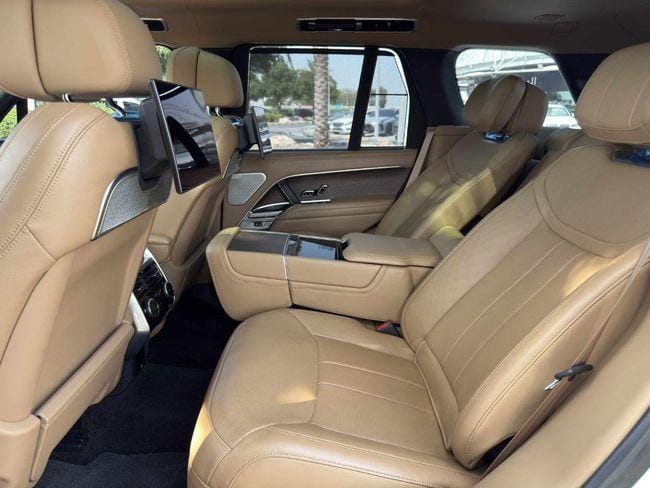 Land Rover Range Rover Autobiography P530 4.4L 2023 - NEAT AND CLEAN UNDER WARRANTY AND SERVICE