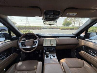 Land Rover Range Rover Autobiography P530 4.4L 2023 - NEAT AND CLEAN UNDER WARRANTY AND SERVICE