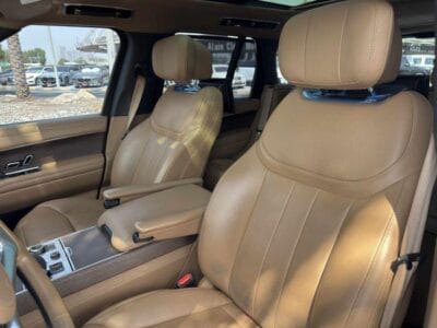 Land Rover Range Rover Autobiography P530 4.4L 2023 - NEAT AND CLEAN UNDER WARRANTY AND SERVICE
