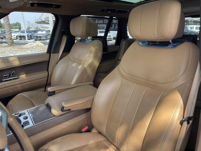 Land Rover Range Rover Autobiography P530 4.4L 2023 - NEAT AND CLEAN UNDER WARRANTY AND SERVICE