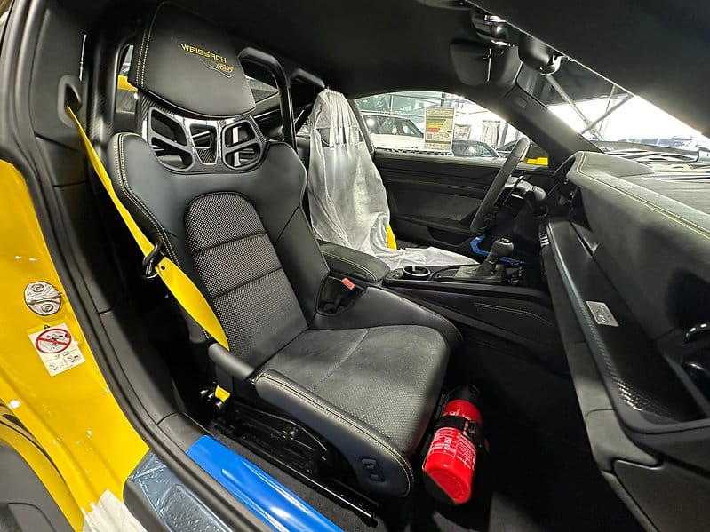 Porsche GT3 RS Weissach 2024 4.0-liter flat-six engine