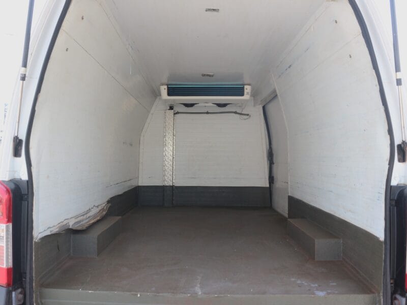 Nissan URVAN Midroof Chiller Van 2020