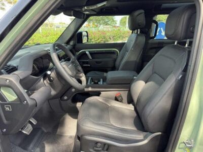 Land Rover Defender P400 90 HSE 3.0L 2023 - UNDER WARRANTY AND SERVICE CONTRACT