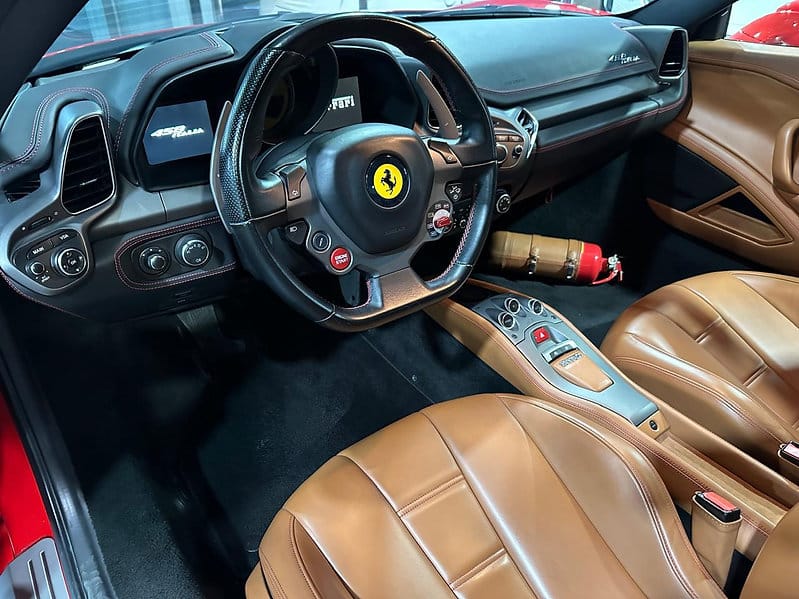 Ferrari 458 2015 naturally aspirated 4.5-liter V8 engine