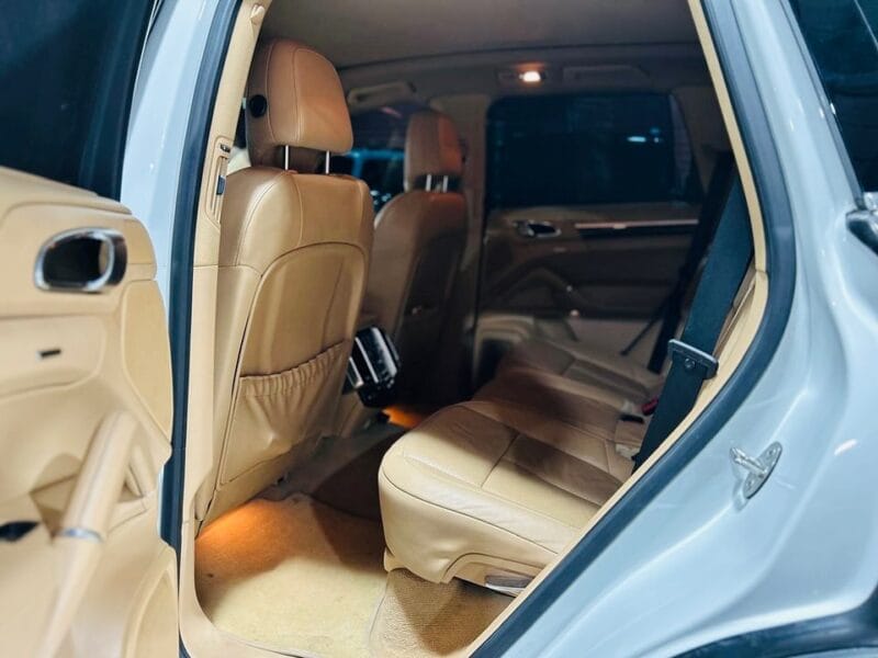 PORSCHE CAYENNE WHITE 2013