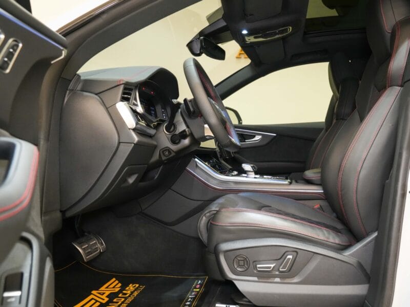 AUDI S Q8 2024