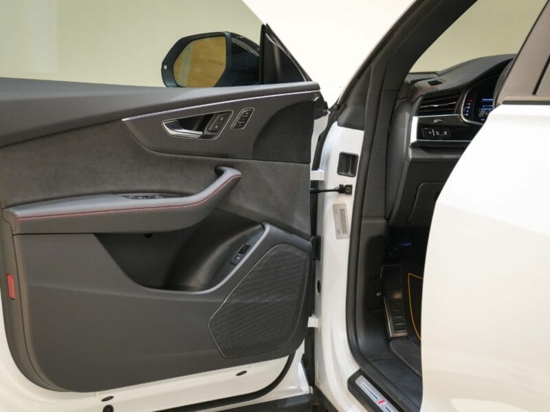 AUDI S Q8 2024