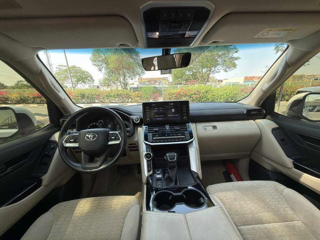 Toyota Land Cruiser GXR 3.5L 2022 GCC SPEC NEAT AND CLEAN