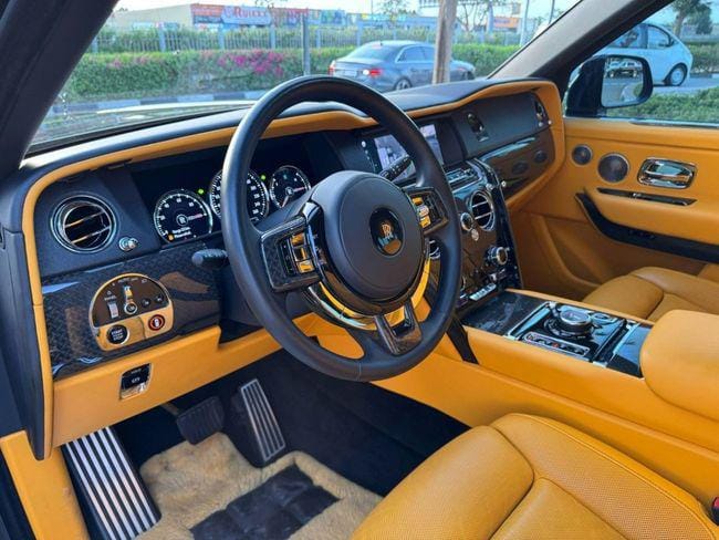 Rolls-Royce Cullinan BLACK BADGE 2022 GCC SPEC NEAT AND CLEAN