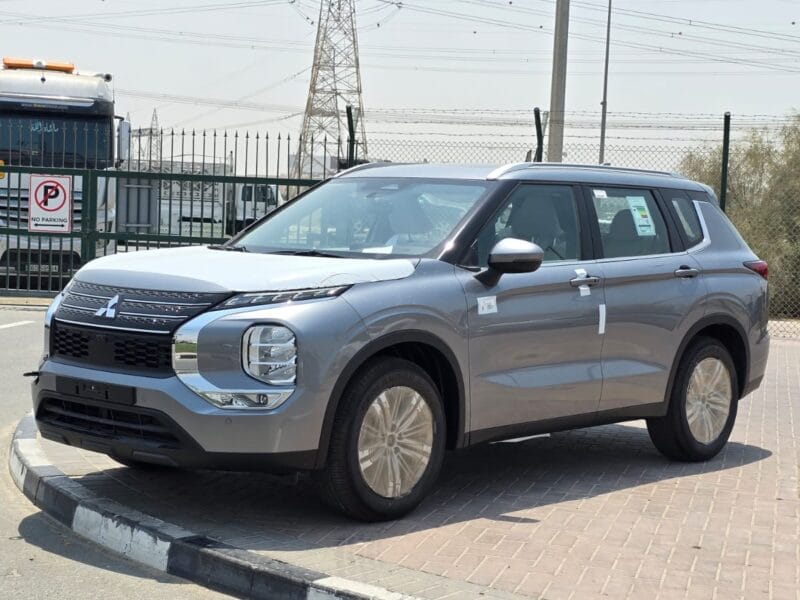 Mitsubishi Outlander 4x2 2025 2.5L Mid option