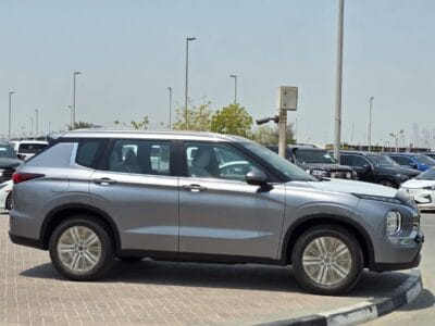 Mitsubishi Outlander 4x2 2025 2.5L Mid option