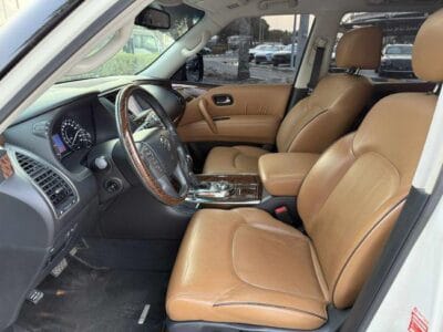 Nissan Patrol LE Platinum 5.6L 2017 GCC SPEC NEAT AND CLEAN LESS KILOMETER