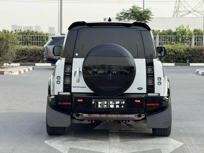 Land Rover Defender P400 90 X 3.0L 2021 (6 Seater) GCC SPEC UNDER WARRANTY NEAT AND CLEAN