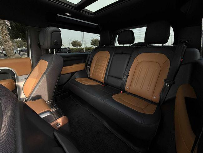 Land Rover Defender P400 90 X 3.0L 2021 (6 Seater) GCC SPEC UNDER WARRANTY NEAT AND CLEAN