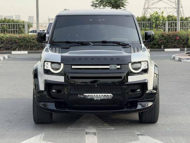 Land Rover Defender P400 90 X 3.0L 2021 (6 Seater) GCC SPEC UNDER WARRANTY NEAT AND CLEAN