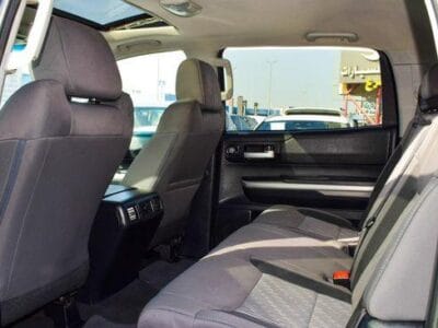 Toyota Tundra 5.7 L SR5 2016
