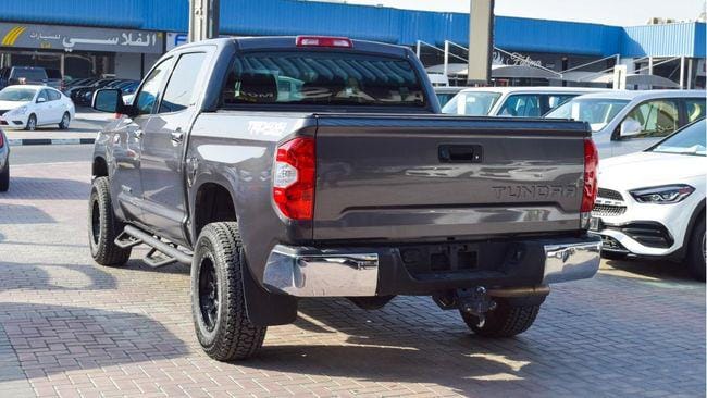 Toyota Tundra 5.7 L SR5 2016