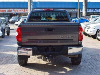 Toyota Tundra 5.7 L SR5 2016
