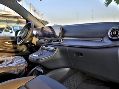Mercedes-Benz V300 Avantgarde+ Extra Long/2025/GCC/2 Years Local Warranty