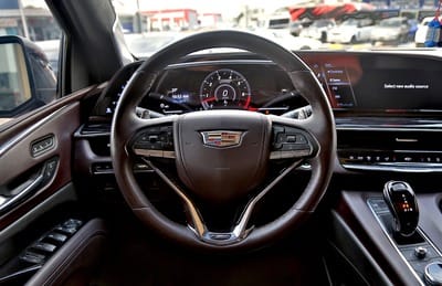 Cadillac Escalade Escalade-V 6.2L 2023 V 682hp Supercharged