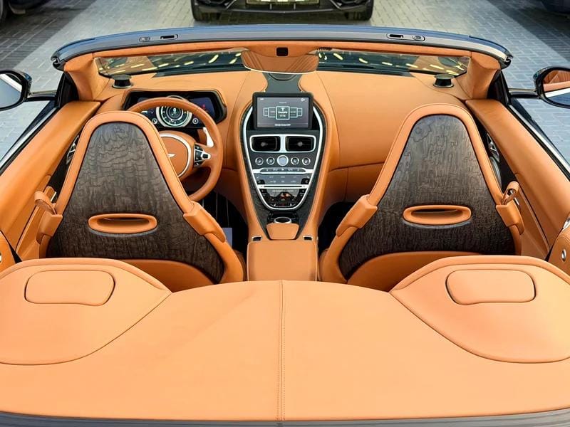 Aston Martin DB11 V8 Volante