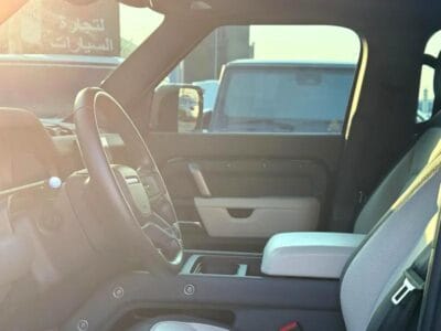2023 Land Rover Defender 110 SE