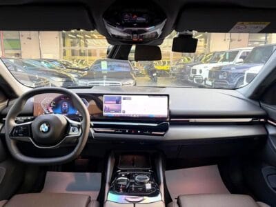 2024 BMW 5-Series 520i