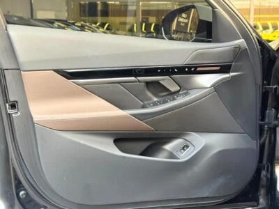 2024 BMW 5-Series 520i